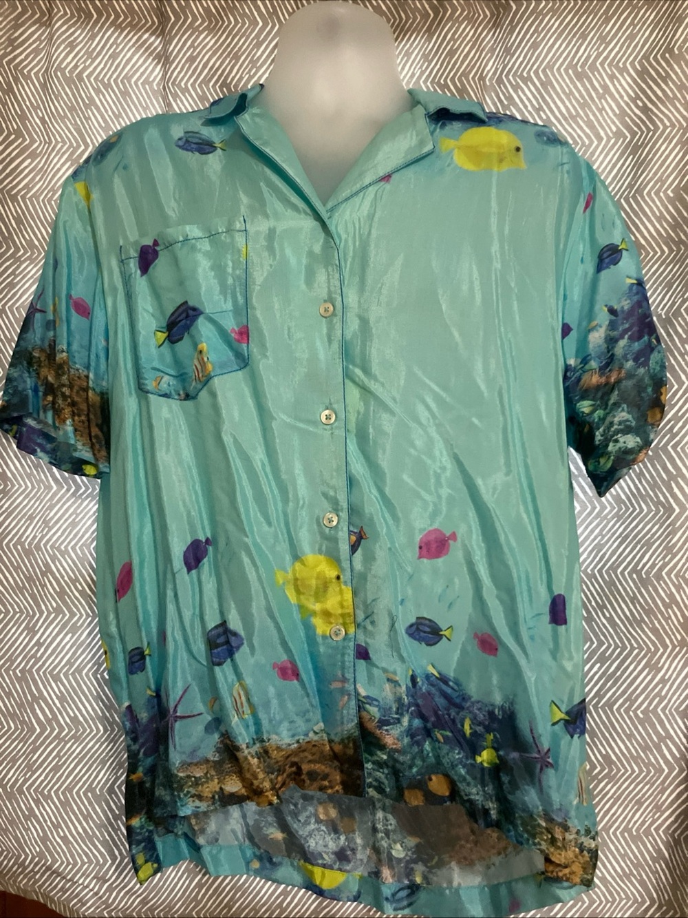 Urban Outfitters Fish Shirt Size Large Women’s